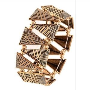 💥LAST ONE💥 Gold Triangle Etched Bracelet